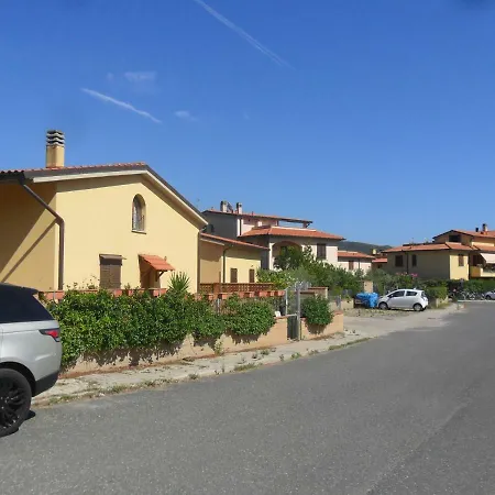 Villetta A Schiera Con Giardino