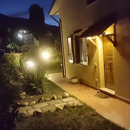 Hébergement de vacances Villetta A Schiera Con Giardino *