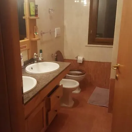 Villetta A Schiera Con Giardino Marmi